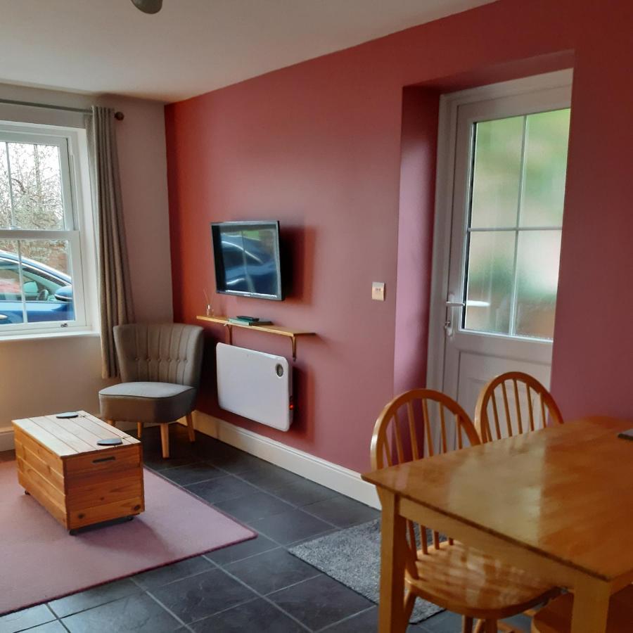 The Cosy West Wing, Dog Friendly *