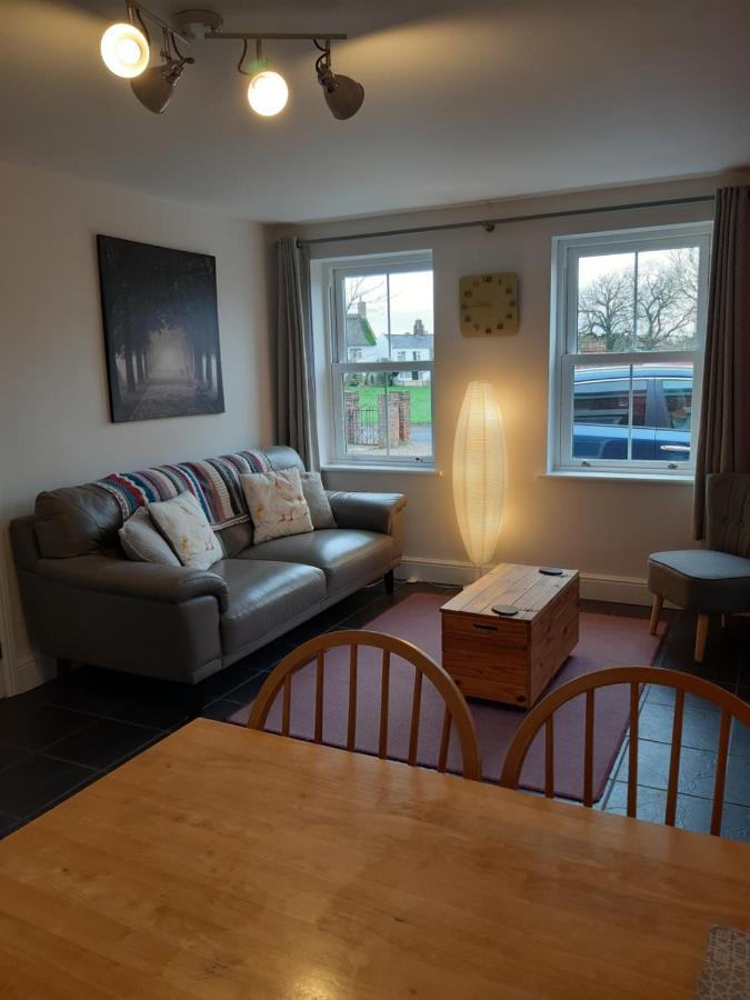 The Cosy West Wing, Dog Friendly Apartment Martham