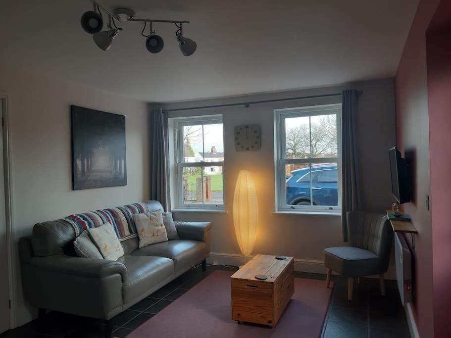 The Cosy West Wing, Dog Friendly